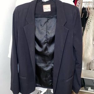Relaxed black blazer- silence and noise